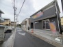 最寄り駅まで徒歩１５分。この距離だと、運動不足も少し解消されるかも。
