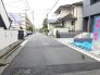 車通りの少ない閑静な住宅地、のびのびした子育てに適します。
