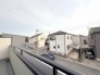 あたり一帯に住宅が広がる立地、住宅地ならではのロケーション。
