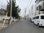 車通りの少ない閑静な住宅地、のびのびした子育てに適します。
