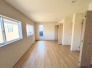 将来的には間仕切りして２部屋に変更可能な洋間。成長に合わせた間取り変更が可能なタイプ。

