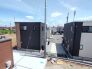 住宅街の中の一戸建て、あたりはほとんど住宅です。
