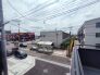 幹線道路から１本入った現地は、想像以上に静かに感じられます。
