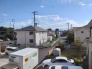 あたりには住宅を中心とした建物が広がります。
