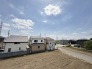 前面の住まいとの距離感があるから、圧迫感を感じません。
