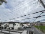 車通りの少ない閑静な住宅地、のびのびした子育てに適します。
