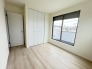 大事な日当たりは、大きな窓から。誰のお部屋にしましょう。
