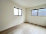 A号棟 今からここを誰のお部屋にしようか、そんな洋室。大きさは６帖です。
 2026/06/04m