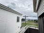 住宅街の中の一戸建て、あたりはほとんど住宅です。
