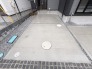 駐車場は２台まで駐車可能。マイカーの車幅もお確かめください。
