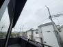前面の住まいとの距離感があるから、圧迫感を感じません。
