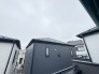 住宅街の中の一戸建て、あたりはほとんど住宅です。
