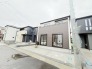 駐車が苦手な方にも嬉しい、前面６ｍ道路に面した住まい。
