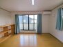 たっぷりの陽光と、心地よい風が舞い込みます。
