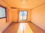 大事な日当たりは、大きな窓から。誰のお部屋にしましょう。
