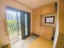 ナチュラルな木目の風合いが穏やかな印象を与え、心落ち着く住まいの始まりを演出しています。
