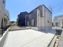2号棟 出し入れしやすい並列駐車場（2台可）が嬉しい住まい。
