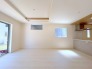 2号棟 大画面ＴＶの配置も可能なワイドリビングは約16.5帖。
