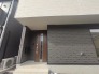 2号棟 ポーチのついた新築分譲物件。玄関の印象はいかがでしょうか？入口からご覧ください。
