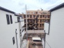 あたりには住宅を中心とした建物が広がります。
