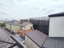 住宅街の中の一戸建て、あたりはほとんど住宅です。
