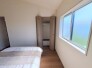 部屋と部屋の隙間をうまく使ったスリムな収納スペース。
