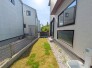 季節のお花を少し楽しむのにちょうどいいサイズのお庭です。
