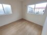 2号棟 今からここを誰のお部屋にしようか、そんな洋室。大きさは5.25帖です。
 2026/04/16m