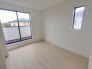 今からここを誰のお部屋にしようか、そんな洋室。大きさは5.2帖です。
