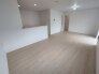 新築の木の匂いのする室内。写真では伝わらないので、ぜひ現地でお確かめください。
