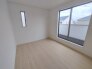 今からここを誰のお部屋にしようか、そんな洋室。大きさは6帖です。
