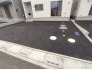 セカンドカーにも便利、駐車2台可の敷地。
