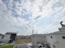前面の住まいとの距離感があるから、圧迫感を感じません。
