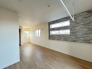 将来的には間仕切りして２部屋に変更可能な洋間。成長に合わせた間取り変更が可能なタイプ。
