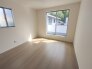 住宅街の２階南向きのお部屋、日当たりはご覧のとおり良好です。
