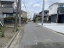 2号棟 幅員の狭い道ですが、車通りの少ない住宅街に立地してます。
