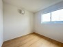 大事な日当たりは、大きな窓から。誰のお部屋にしましょう。
