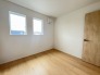 住宅街の２階南向きのお部屋、日当たりはご覧のとおり良好です。
