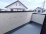 1号棟 らくらくお洗濯を助ける広いバルコニー。
