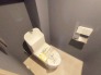 新しくお住まいになる方のことを考えて、トイレも新品に交換しました。
