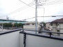 車通りの少ない閑静な住宅地、のびのびした子育てに適します。
