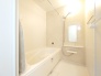 一日の疲れを癒す浴室は、広々１坪以上。
