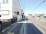 前面道路は歩道も整備され、小さなお子様にも安心です。
