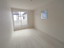 住宅街の２階南向きのお部屋、日当たりはご覧のとおり良好です。
