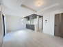 1号棟 天井が高くなって開放感を感じる折り上げ天井。居住者が快適に暮らすための工夫がここにも見つかりました。
