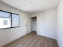 住宅街の２階南向きのお部屋、日当たりはご覧のとおり良好です。
