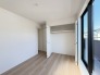 住宅街の２階南向きのお部屋、日当たりはご覧のとおり良好です。
