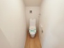 3号棟 ウォシュレット機能付き。憩いの場としてひそかに注目度の高いお手洗いにもご注目ください。
