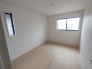 3号棟 今からここを誰のお部屋にしようか、そんな洋室。大きさは6帖です。
 2026/06/05m