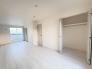 大事な日当たりは、大きな窓から。誰のお部屋にしましょう。
